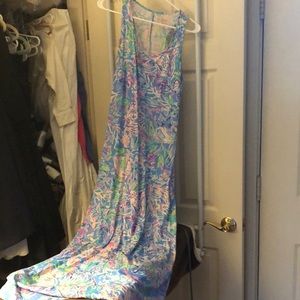 Beautiful silk like feeling Lilly Pulitzer dress